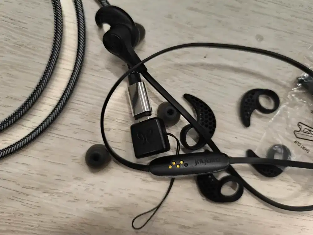 Dijual Earphone Wireless merk Jaybird warna Hitam