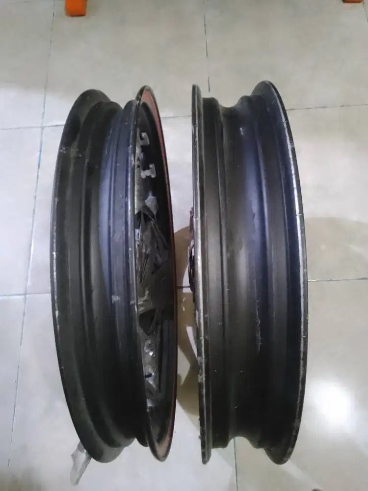 Di jual velg cb 150 r 2013 ORI bawaan motor