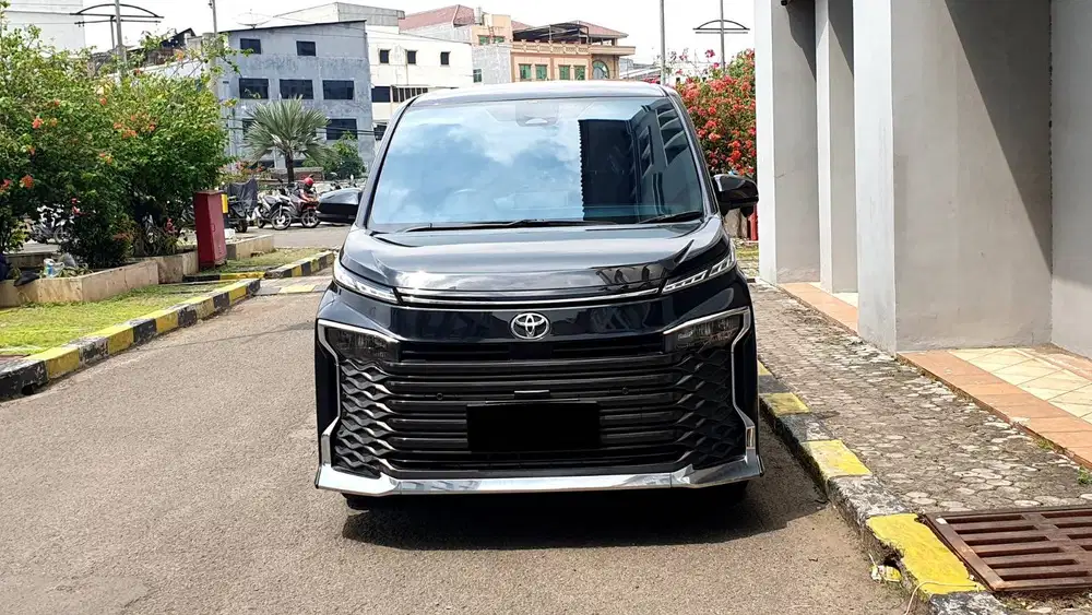 Toyota Voxy 2.0 CVT TSS Camera360 Facelift 2023 Like New Low KM Record