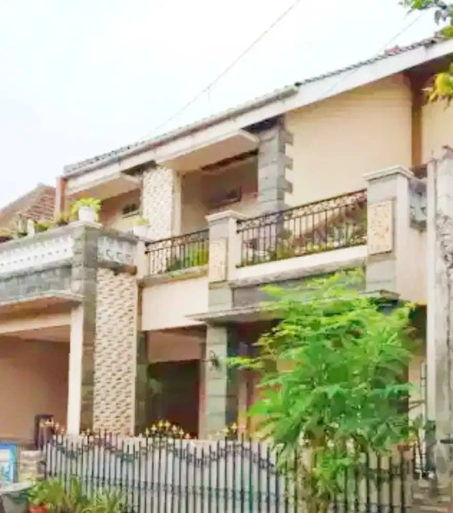 Rumah Cantik 2 lantai, Luas, Nyaman dan Bebas Banjir Siap Huni
