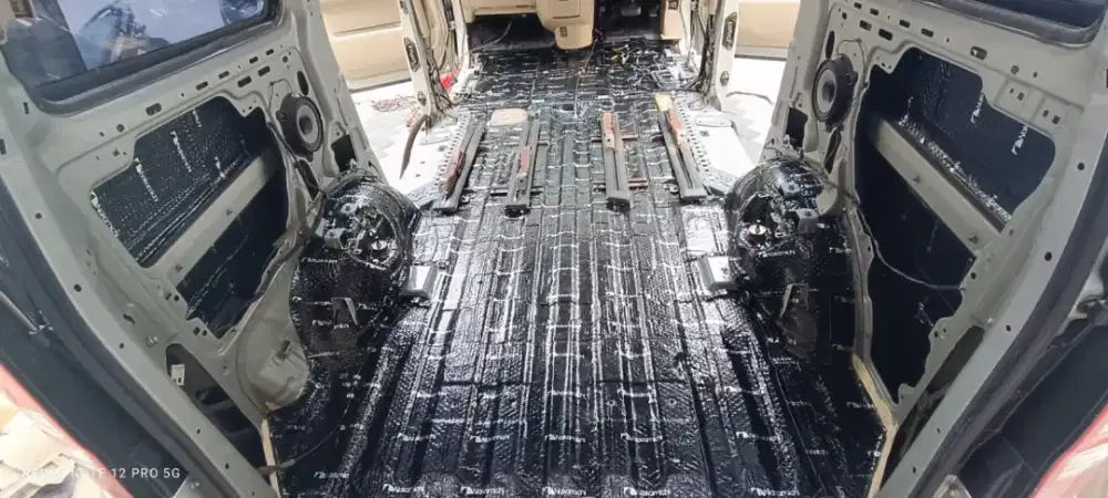 Peredam suara mobil home service