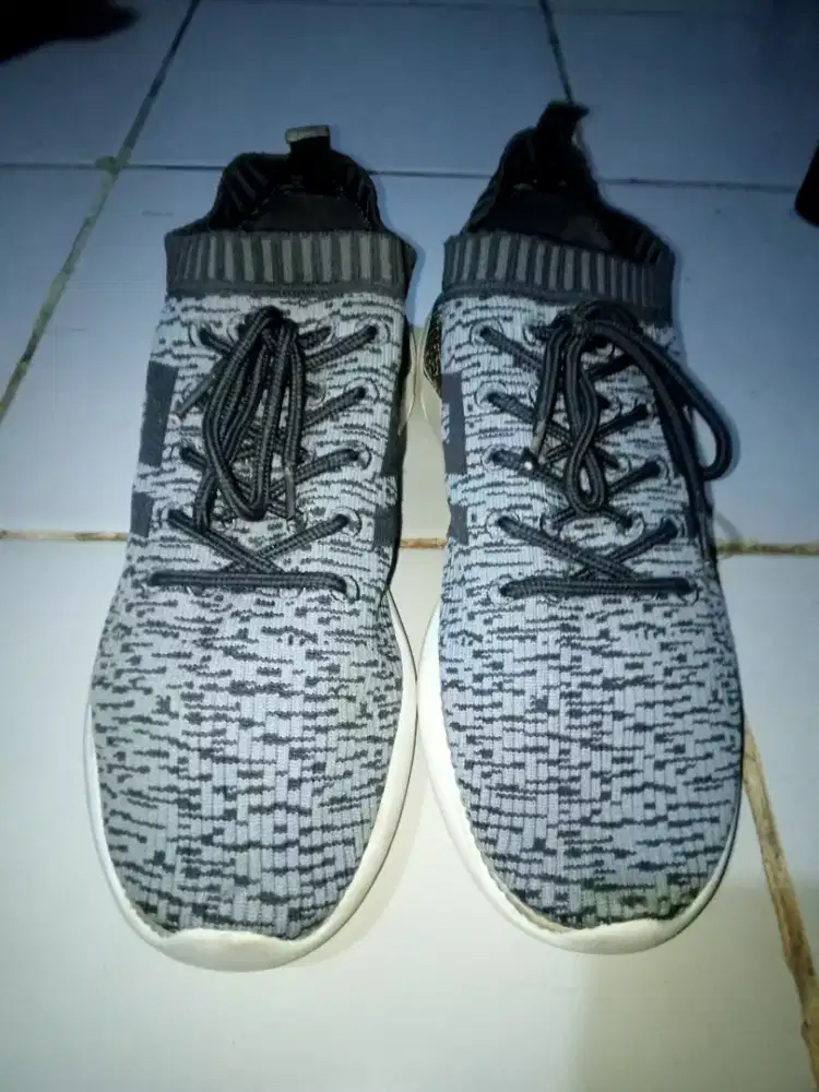 Di jual sepatu running, size 43, merk Baoji made in thailand.