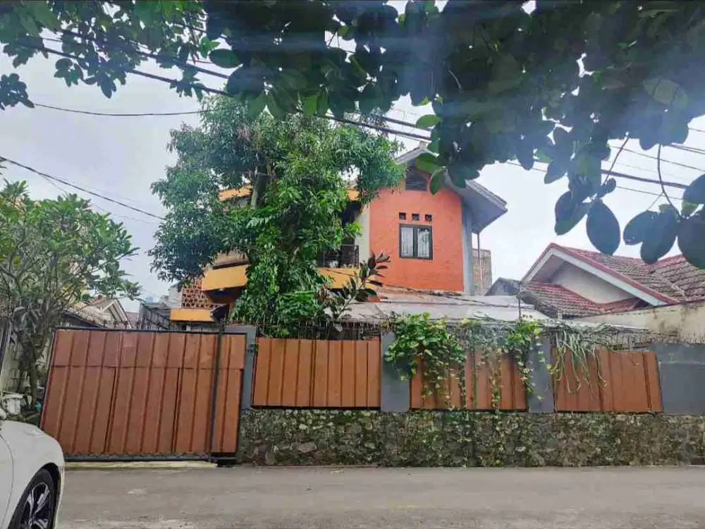 Dijual murah rumah luas 2 lt di Villa pancoran mas dekat pintu tol sawangan dan stasiun Depok baru