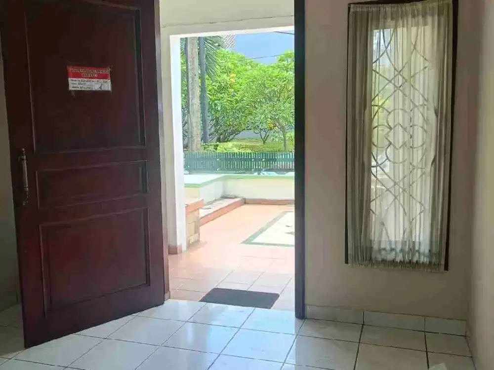 DISEWAKAN RUMAH MEWAH SIAP HUNI DI CITRA 2 EXT, JAKARTA BARAT
