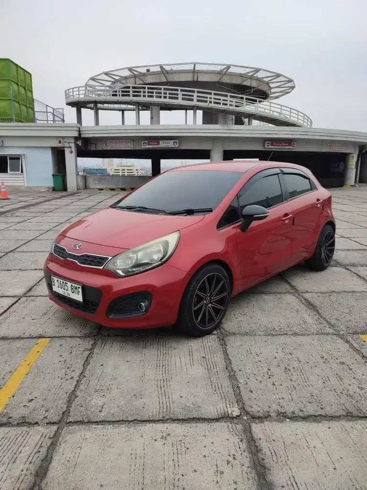 Kia Rio 1.4 AT 2013 Merah, KM 112rb, Pajak bln 8/26 (Promo Tdp 15jt)