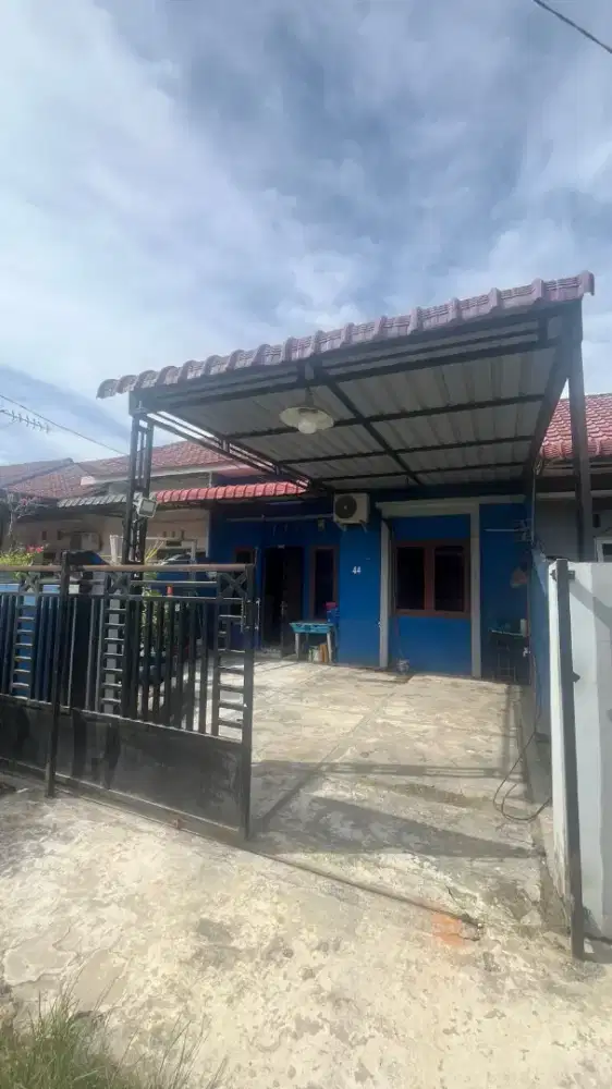 DI JUAL RUMAH DI KOMPLEK MENCIRIM BOULEVERD No. 44