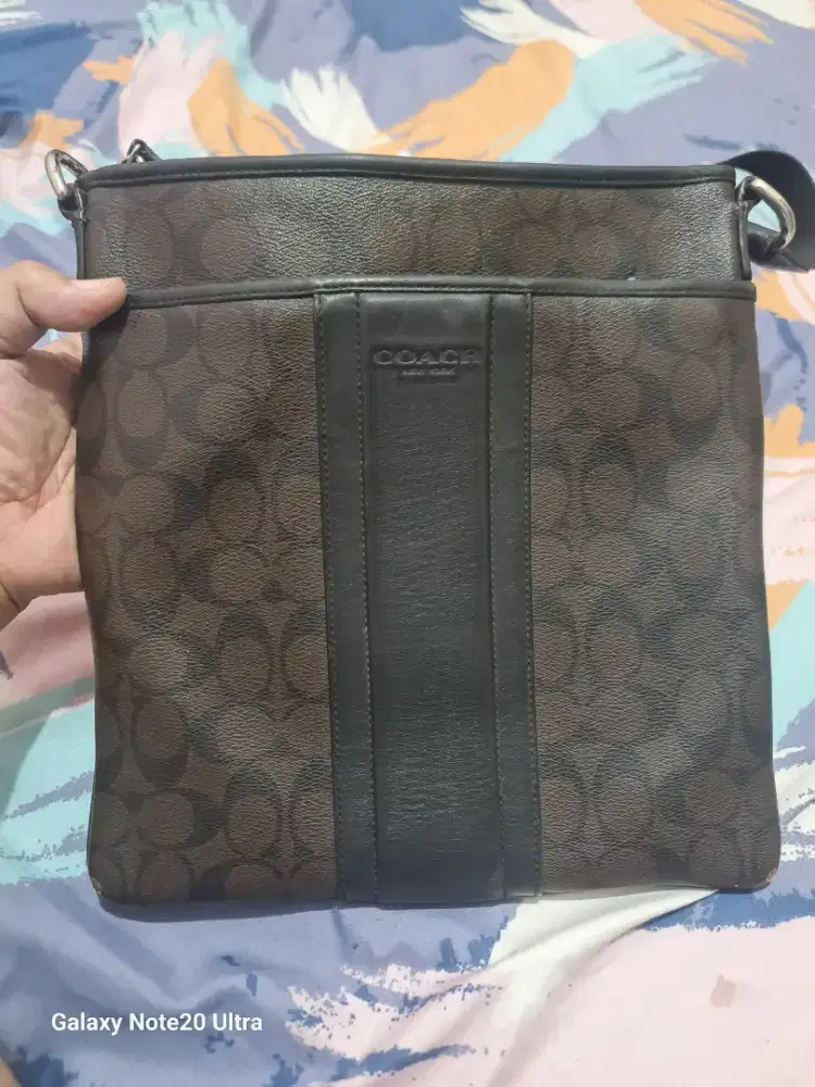 Preloved tas selempang co**h kulit asli monogram