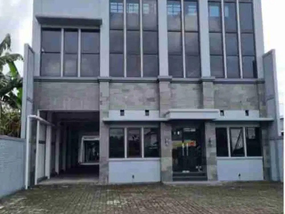 Disewakan ruko 2 lantai parkir luas dekat Amplas Mall Yogya