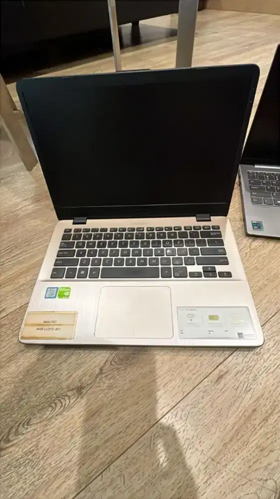 Laptop ASUS tipe Vivobook 14 inch A405U