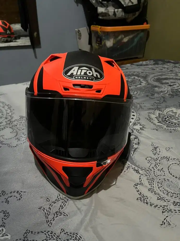helm airoh valor size L dan intercom blaise v50