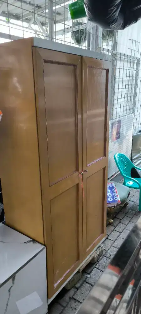 Lemari baju 2 pintu