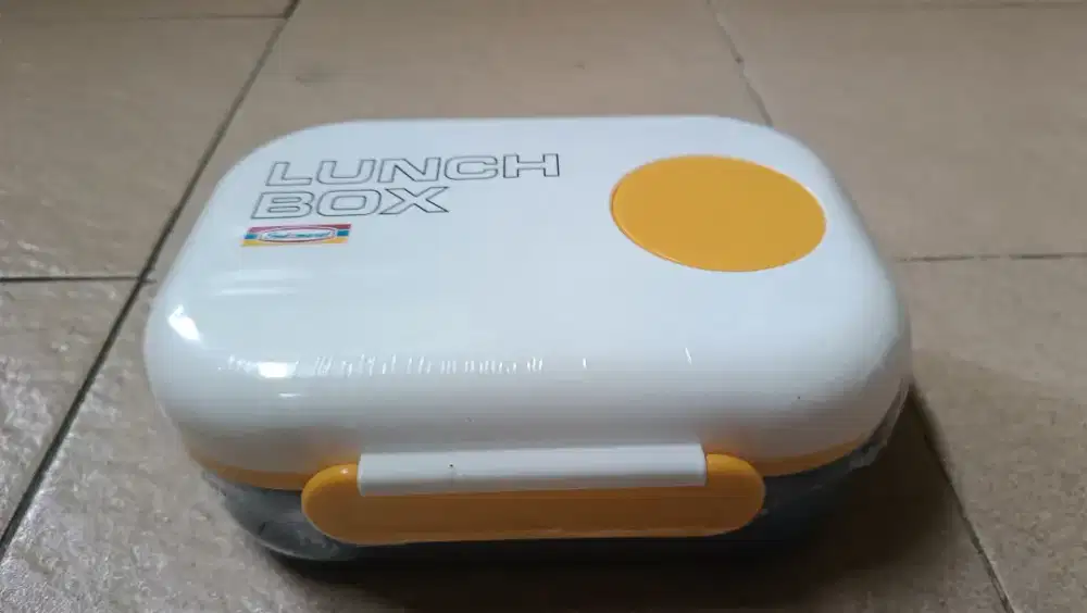 Lunch box baru ambil 3 100.000