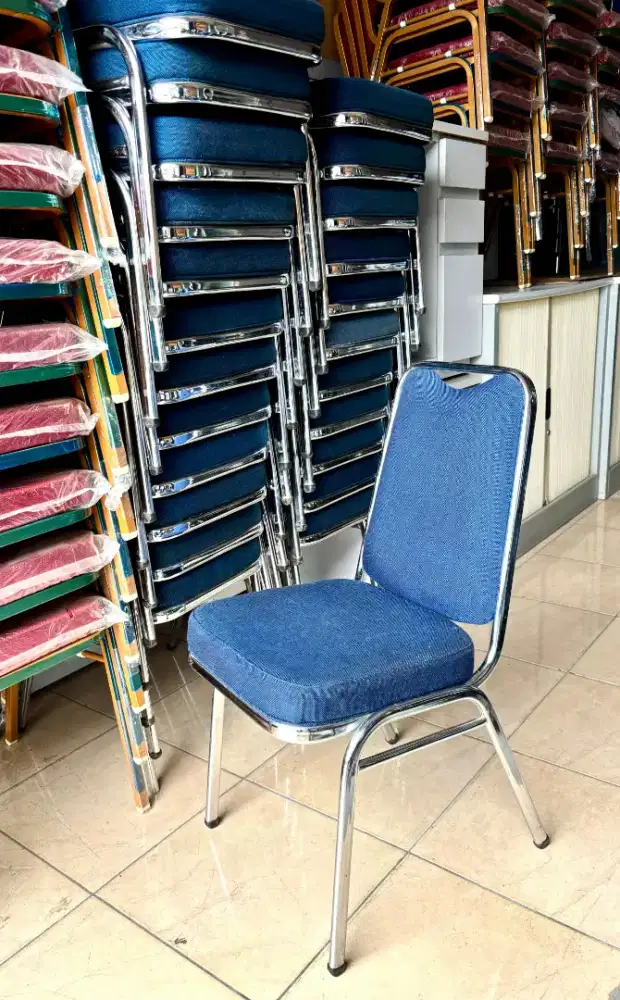 Kursi susun Futura original