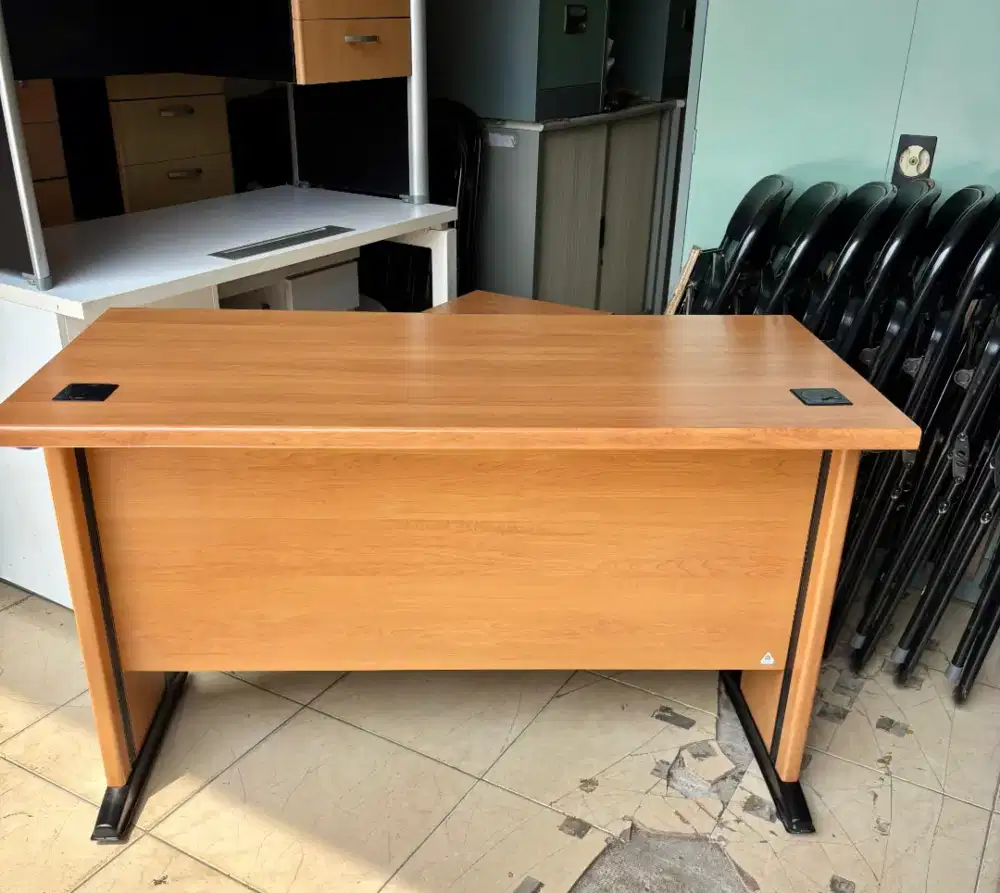 Meja Kerja / Meja Kantor Highpoint