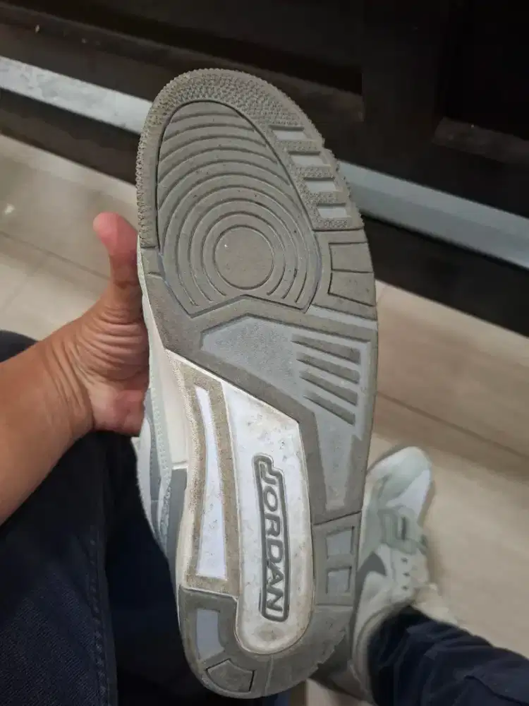 Sepatu air jordan ukuran 42