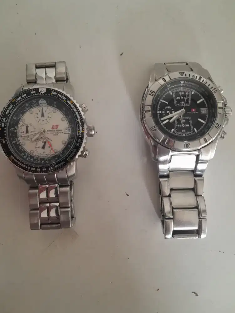 2 buah jam tangan swis army bagus, nyala normal
