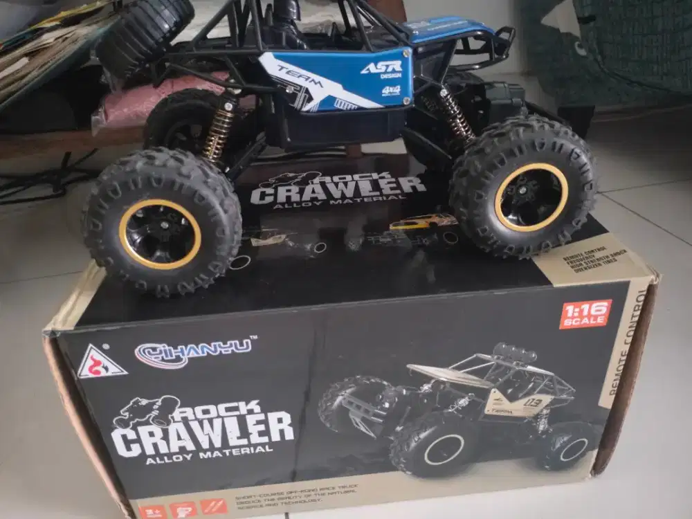 RC rock crawler 1:16