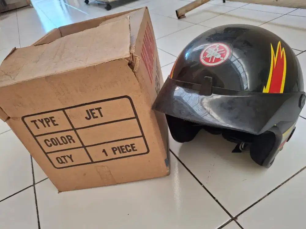 Helm merk yamaha