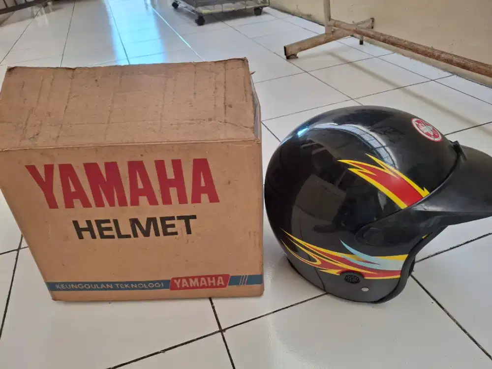 Helm merk yamaha