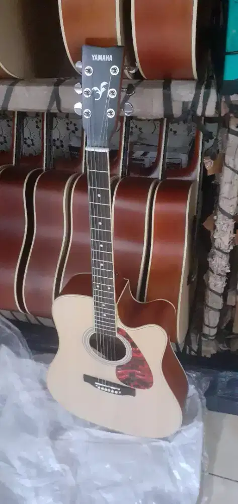 GITAR AKUSTIK YAMAHA F310