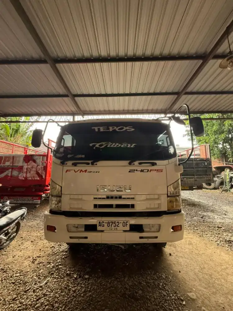 Truk Isuzu Giga Tronton FVM34W 240PS Th'2012 Kabin Sasis Ex tangki