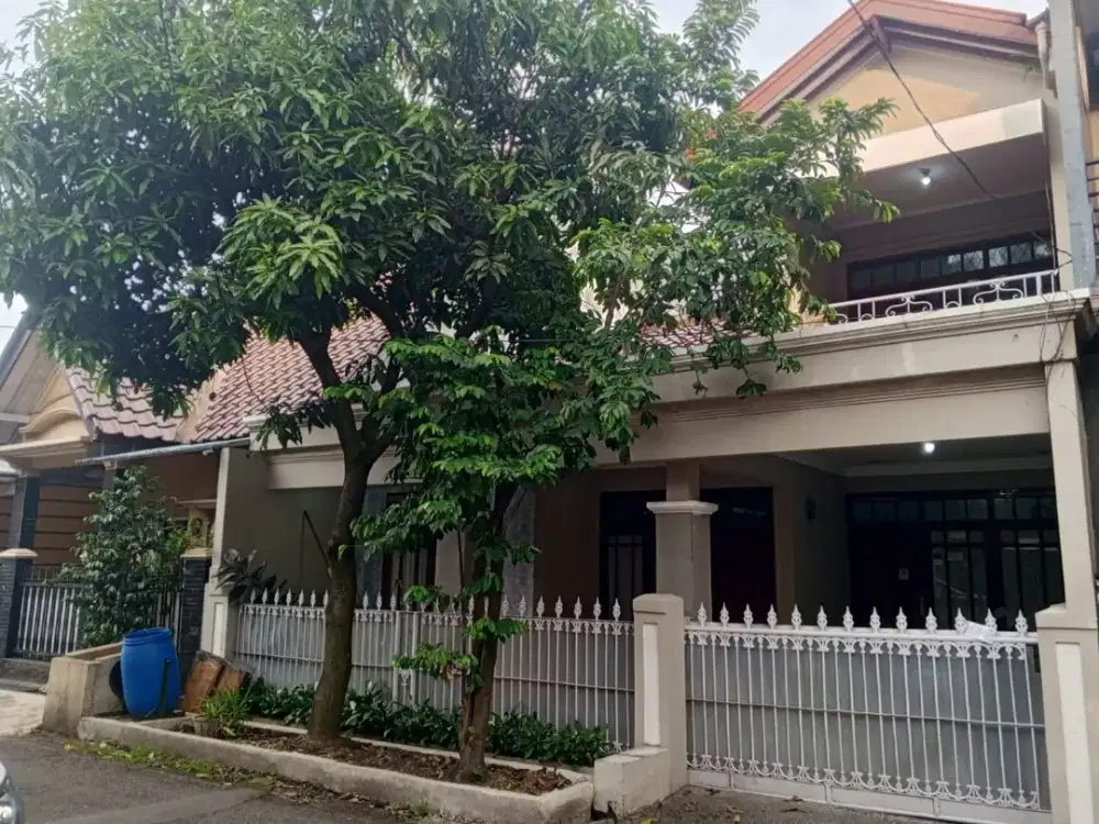 Dijual rumah 2 lantai di belakang MIM / MTC Margahayu Raya