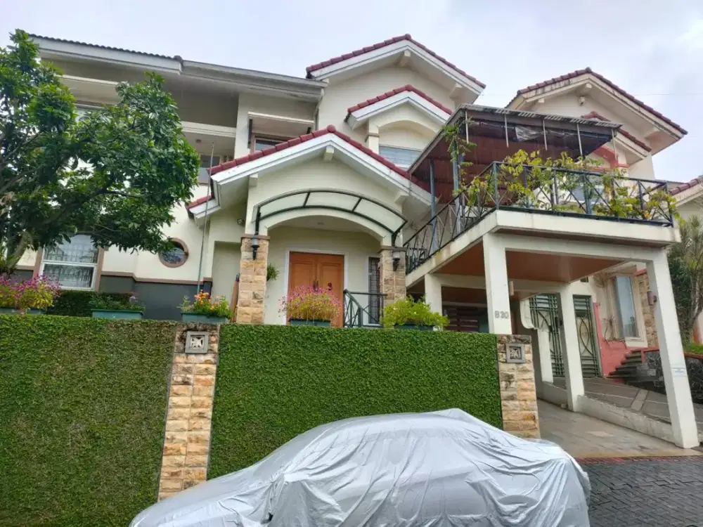 DIJUAL RUMAH TERAWAT Furnished SHM Dago, Bandung