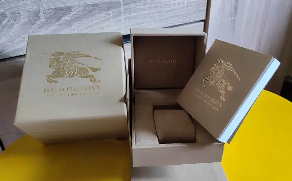 Burberry authentic box dus jam