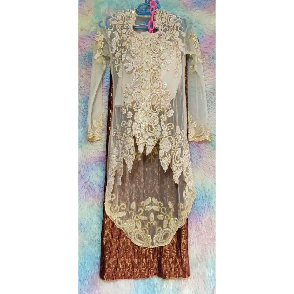 Set Kebaya Brokat Manik-manik Mute-Mute Wisuda Akad Pesta Cream Gold