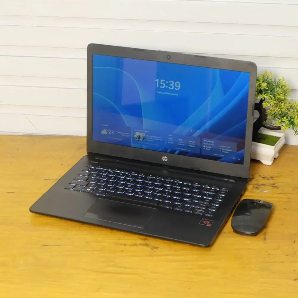 SLIM Laptop HP 14 CM AMD Ryzen 5 RAM 8 SSD
