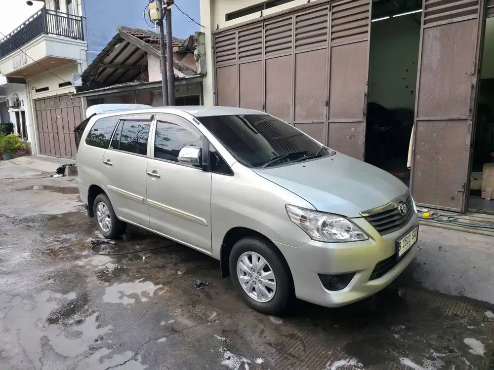 Toyota Kijang Innova Inova E Manual MT Tahun 2013 Silver , 2012