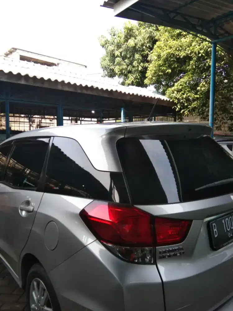 Bengkel khusus pasang kaca film mobil di jamin rapi