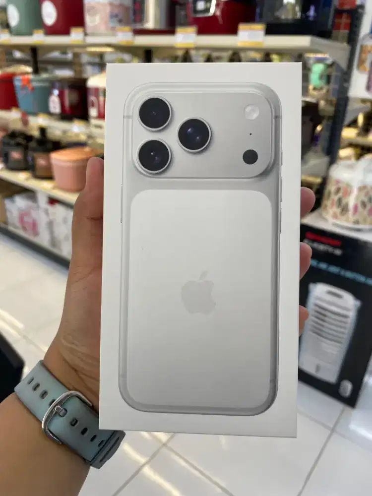 IPHONE 17PRO SILVER