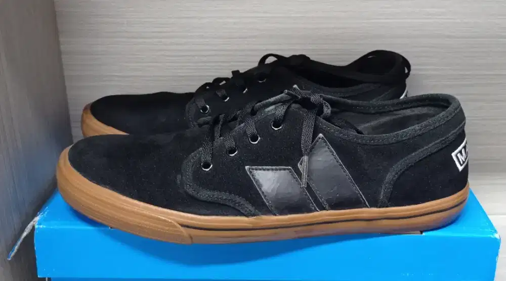 Sepatu Macbeth Langley Black Gum