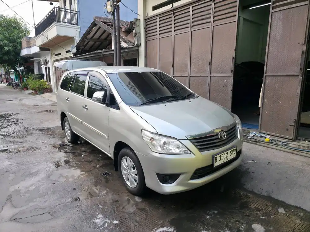 Toyota Kijang Innova Inova E Manual MT Tahun 2013 Silver , 2014