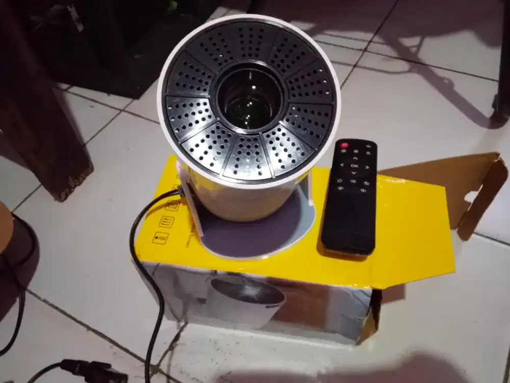 Proyektor mini HY 300