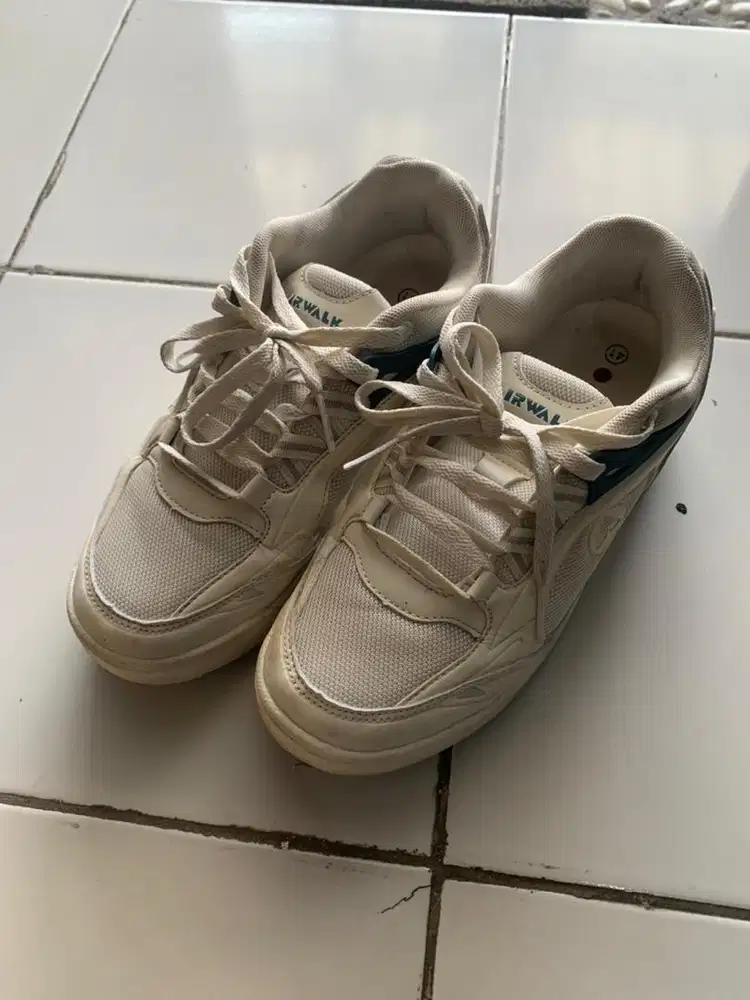 Sepatu airwalk size 42