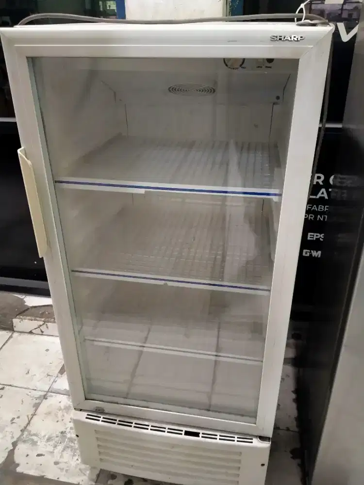 Showcase sharp 3 rak