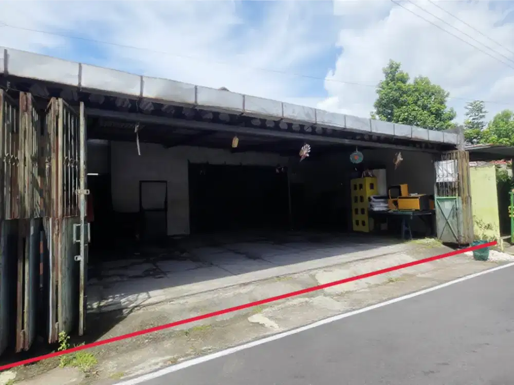 tanah pekarangan bonus bangunan lama tengah kota solo lokasi manahan dekat stadion manahan