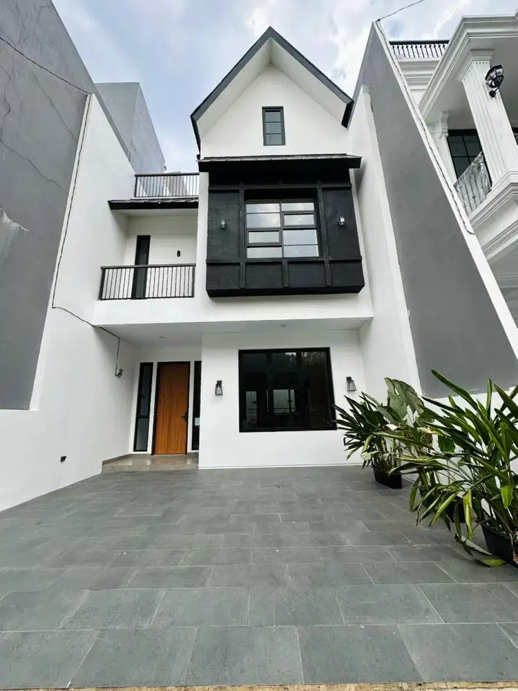 DIJUAL RUMAH BRAND NEW SIAP HUNI DI DALAM TOWNHOUSE DI JAGAKARSA