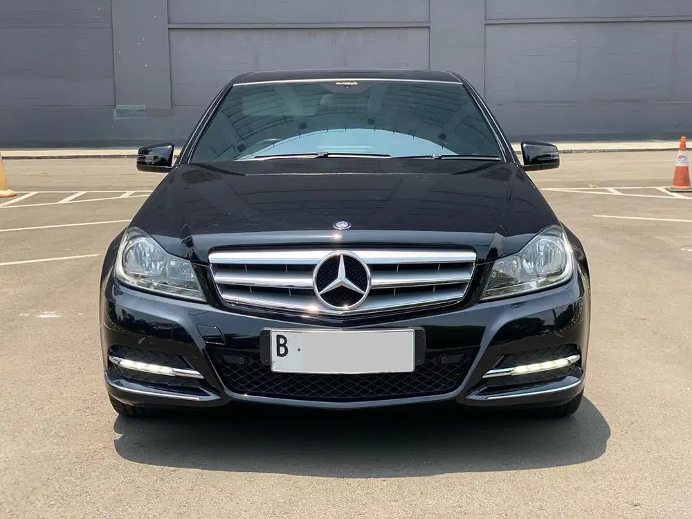 MERCEDES BENZ C200 CGI 1.8 AT HITAM 2013