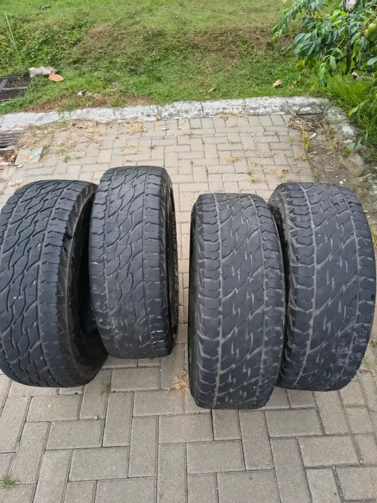 Ban Bridgestone AT 275/70/16