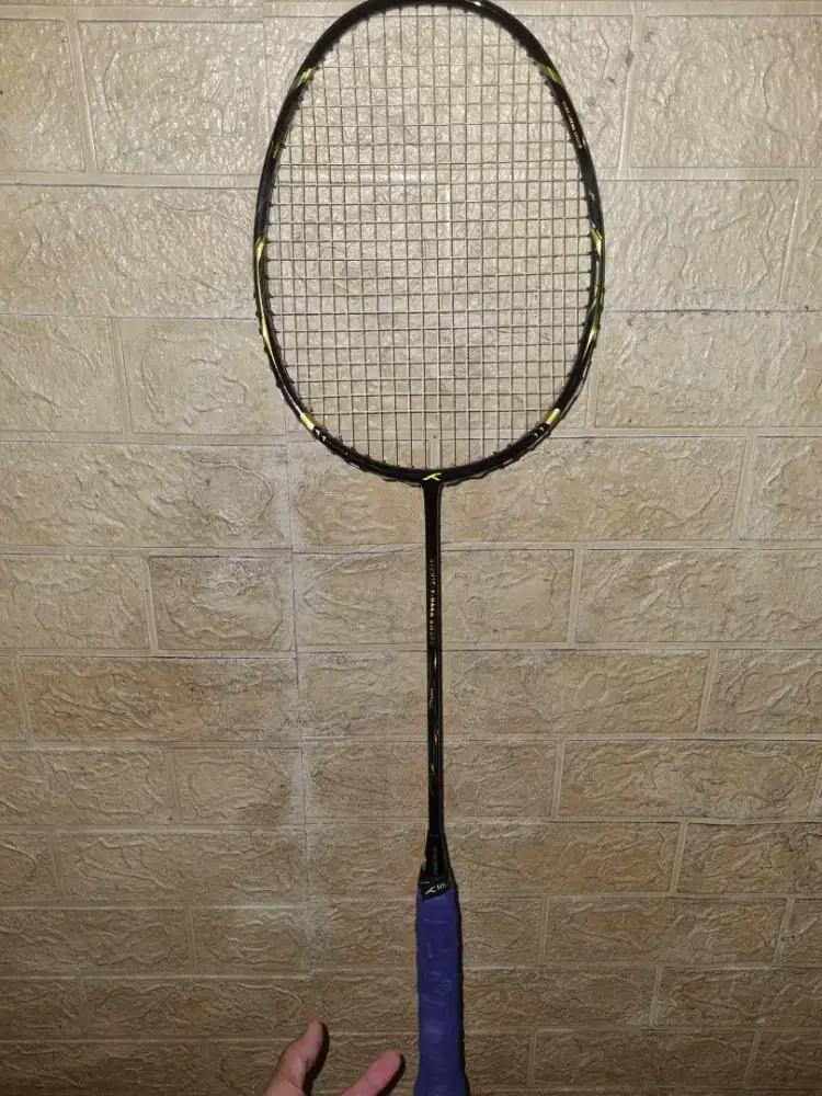 Raket Hundred Atomic X Dark Sword