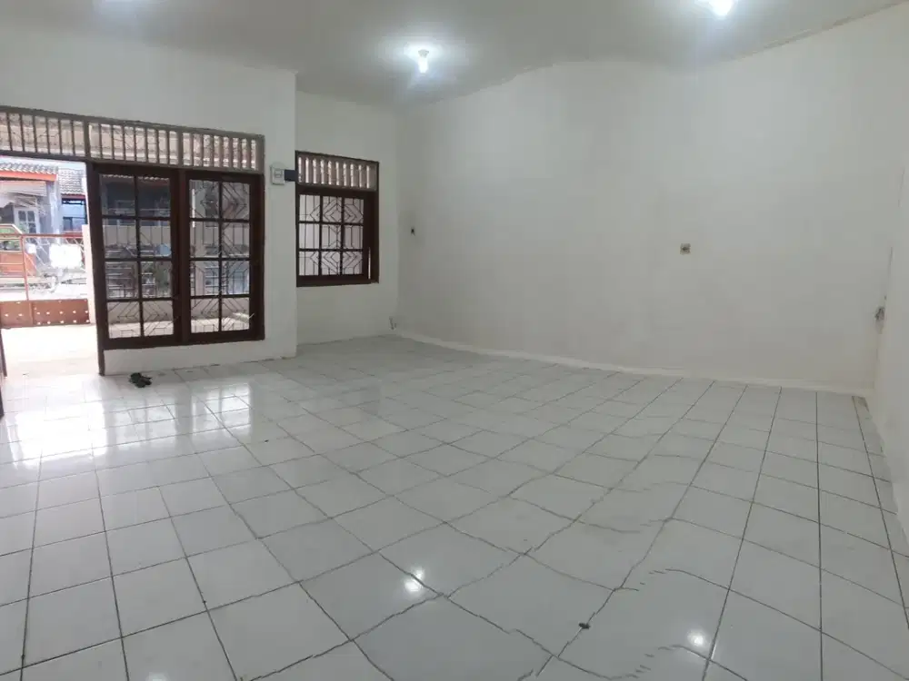 Disewakan Rumah Jl. Villa Taman Bandara Termurah di Tangerang