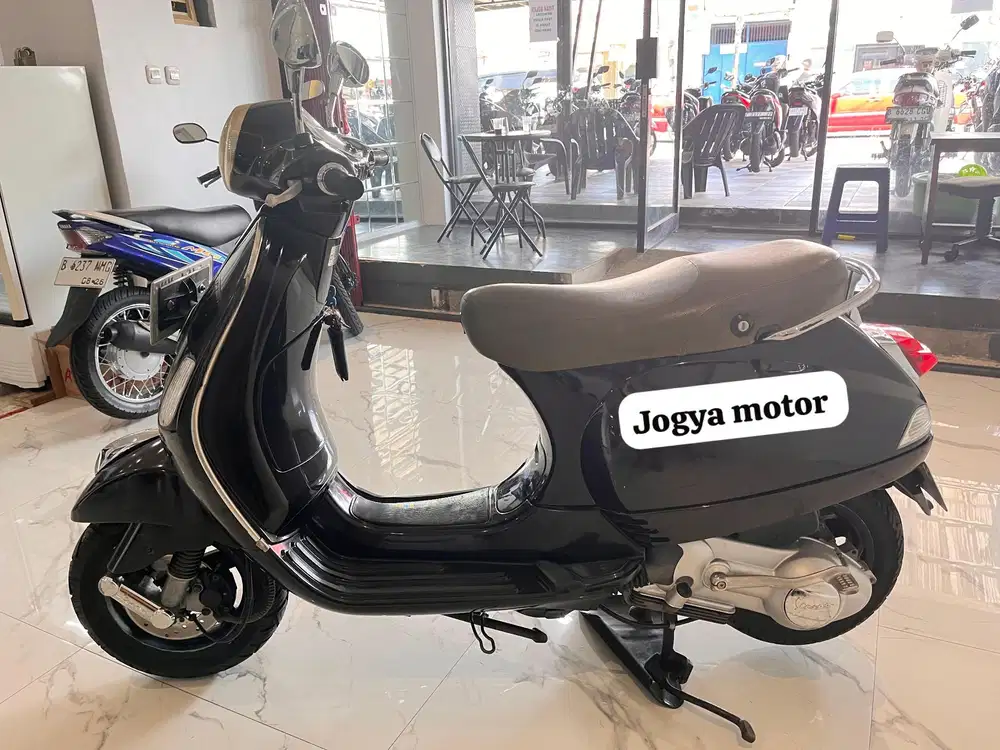 (B) piaggio vespa lex tahun 2012