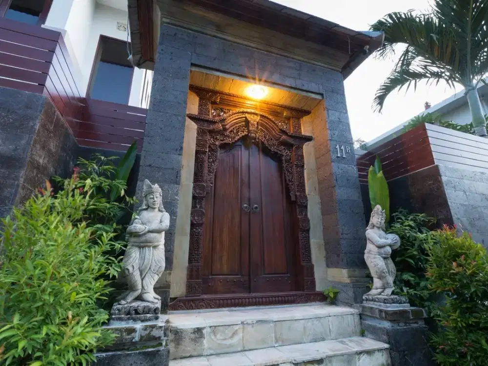 A Vintage private villa for sale in strategic location close to Umalas and Canggu. Jalan Raya Semer, Kerobokan, Seminyak, Bali.