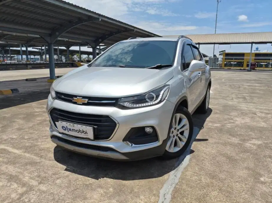 DP Rendah  7JT - Chevrolet Trax 1.4 Turbo LTZ Bensin-AT 2017 Silver