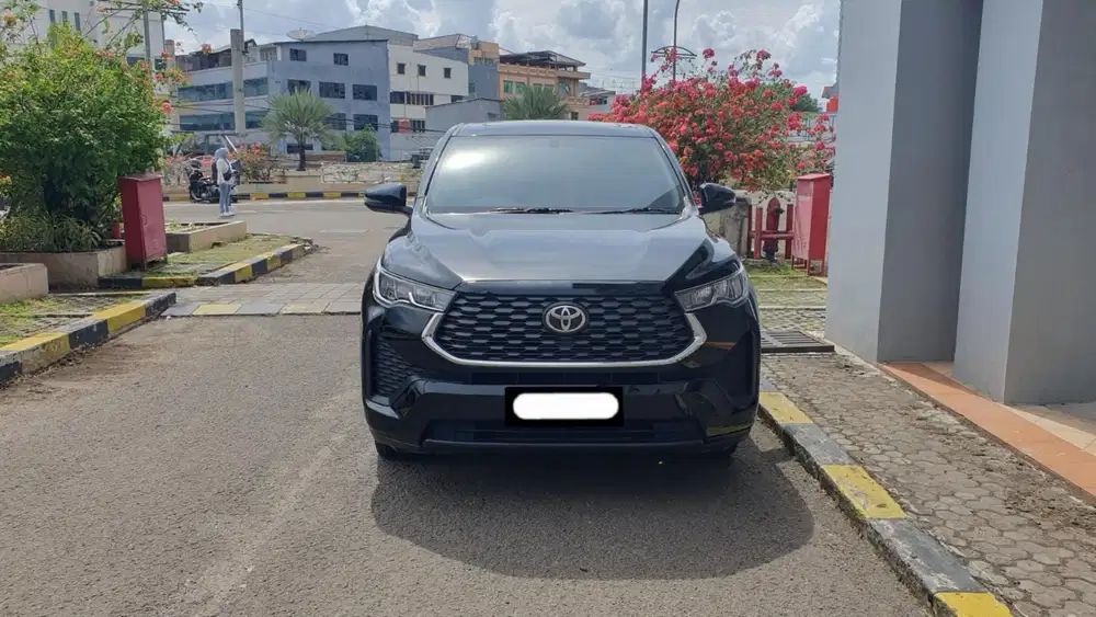 Km11rb toyota zenix v hybrid 2024 hitam