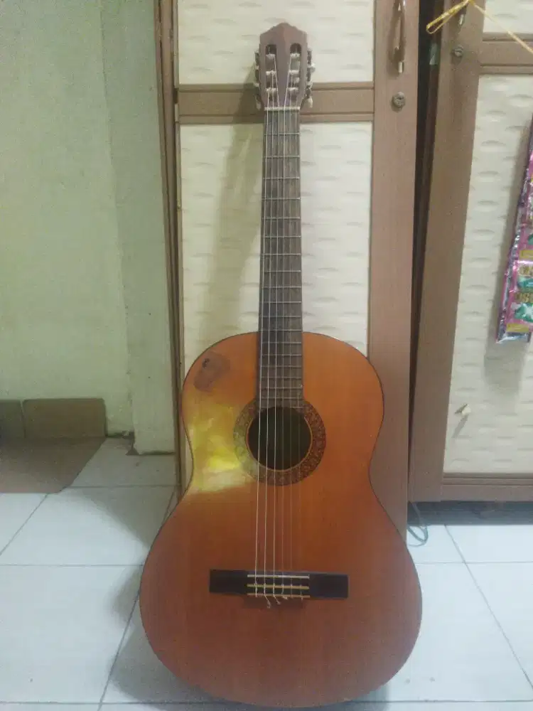 Di jual gitar klasik yamaha c 315