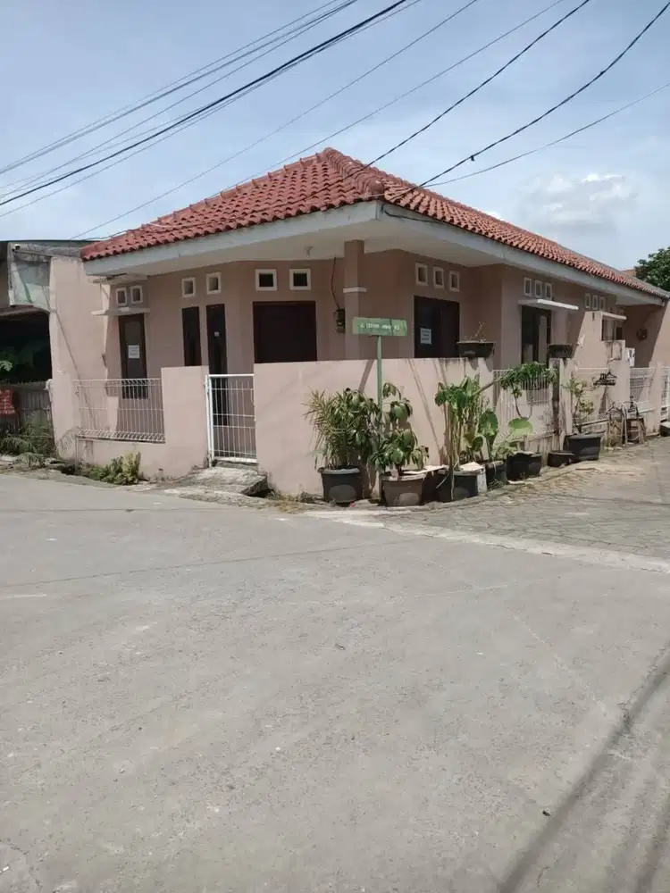 Rumah kontrakan  permanen dekat Sumarecon Tangerang